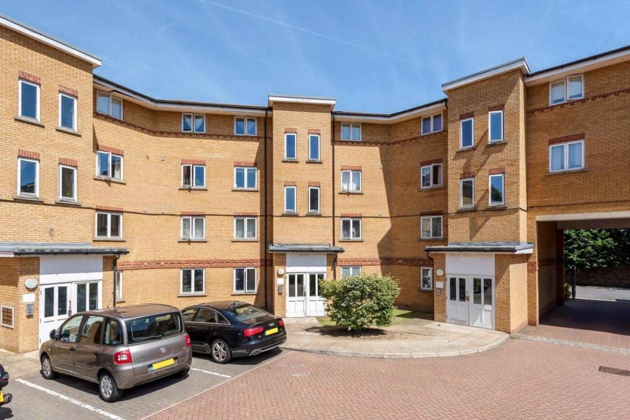 2 Bed Flat, Dedicated Workspace, Parking, 4Ktv ロンドン エクステリア 写真