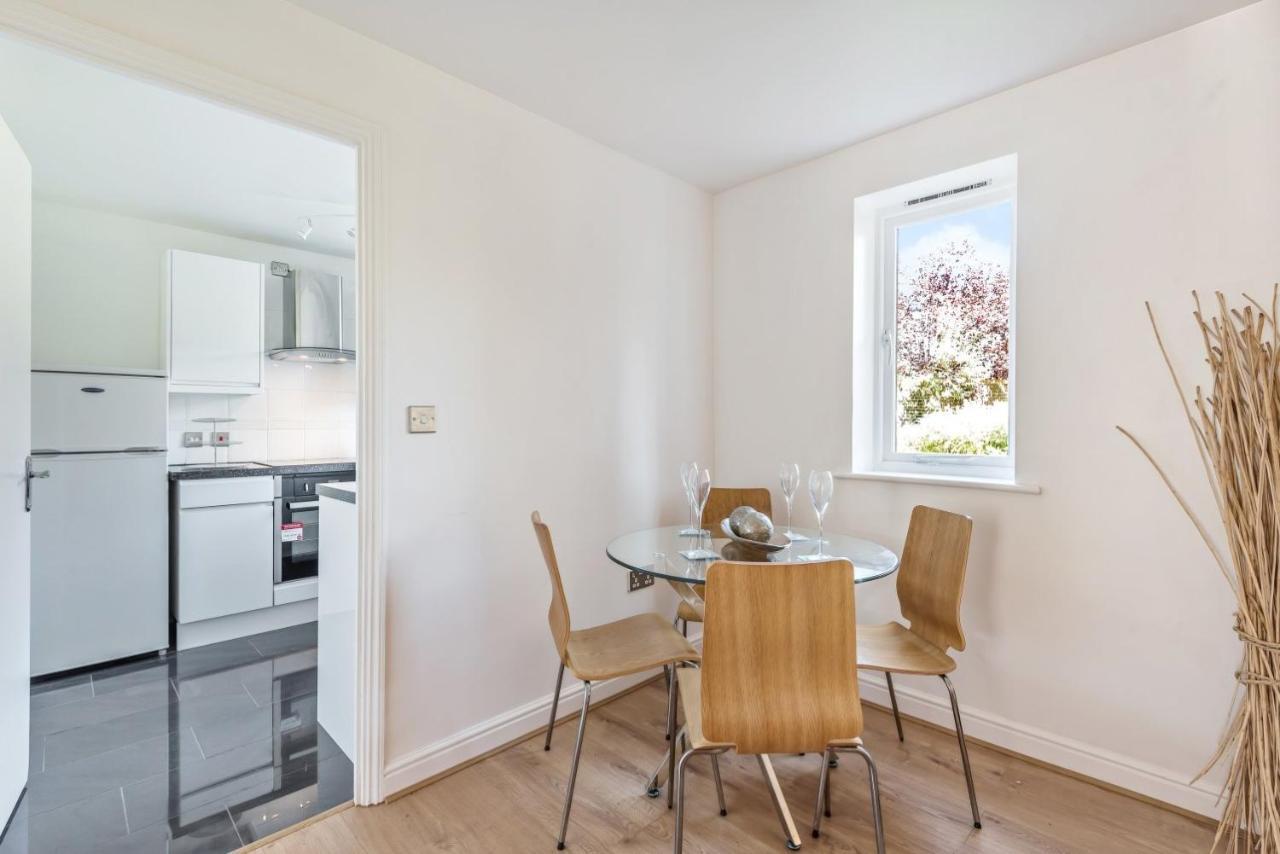 2 Bed Flat, Dedicated Workspace, Parking, 4Ktv ロンドン エクステリア 写真