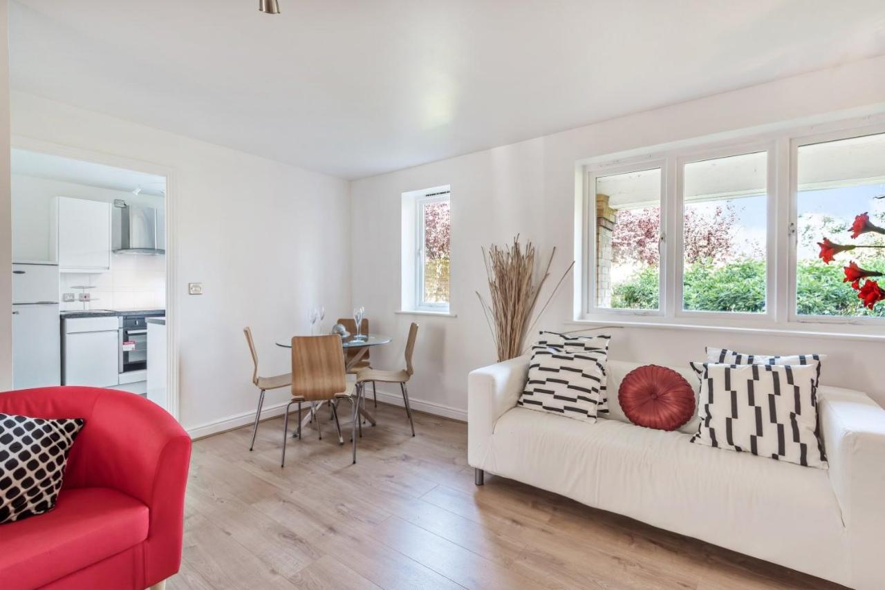 2 Bed Flat, Dedicated Workspace, Parking, 4Ktv ロンドン エクステリア 写真