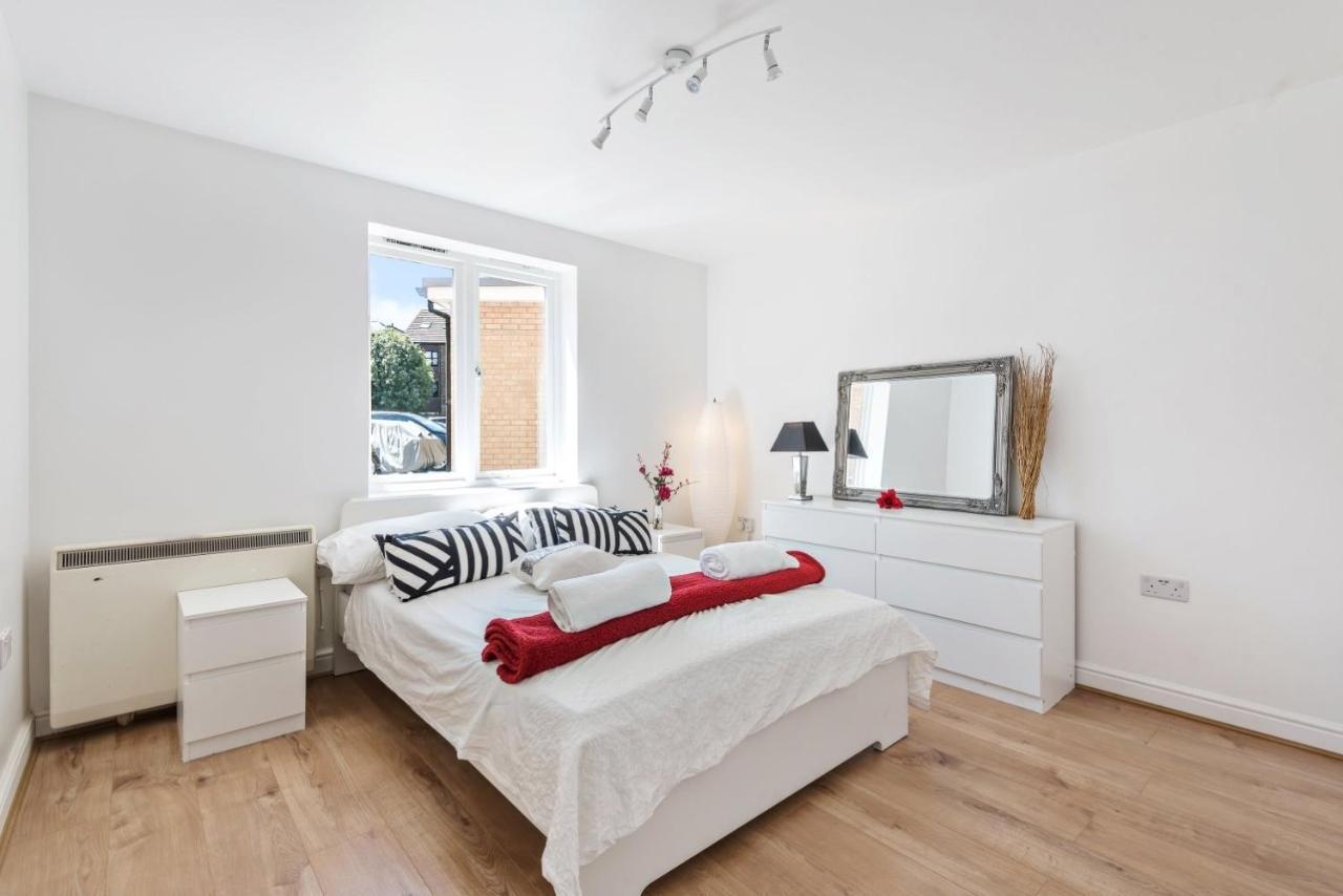 2 Bed Flat, Dedicated Workspace, Parking, 4Ktv ロンドン エクステリア 写真
