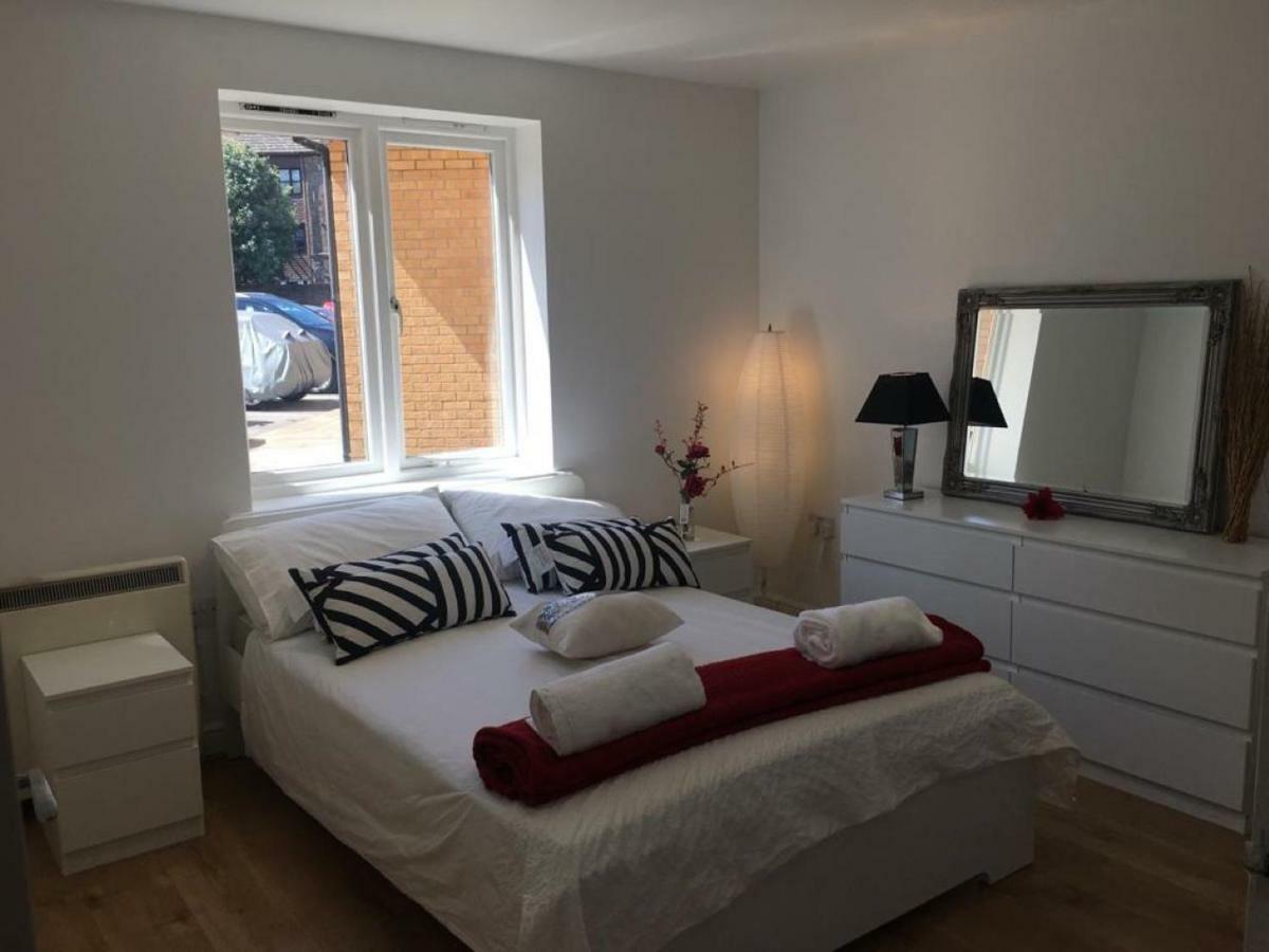 2 Bed Flat, Dedicated Workspace, Parking, 4Ktv ロンドン エクステリア 写真