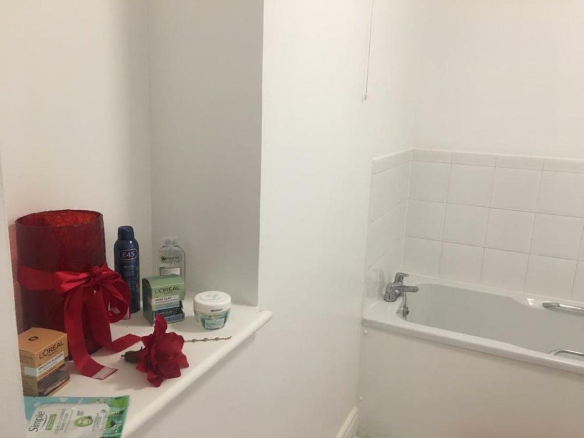 2 Bed Flat, Dedicated Workspace, Parking, 4Ktv ロンドン エクステリア 写真
